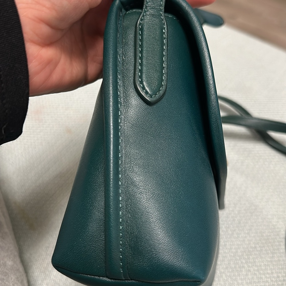 Brand new Coach Turn lock original glove-tanned pouch leather Crossbody Bag - Picture 4 of 10
